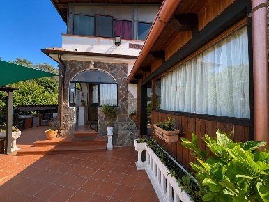 Foto Casa indipendente a Vezzano Ligure di 164 m² con 5 locali in vendita