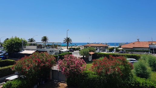 Foto Attico a Carrara Marina di Carrara di 80 m² con 4 locali in vendita