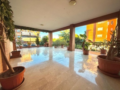 Foto Appartamento in Via degli Adimari, Roma di 130 m² con 5 locali