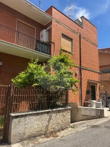 Foto Appartamento in VIA UGO BASSI, Guidonia Montecelio di 60 m² in vendita