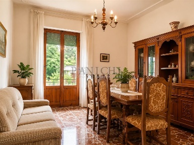 Foto Appartamento in Via Gramsci, Asciano Centro di 106 m² con 5 locali