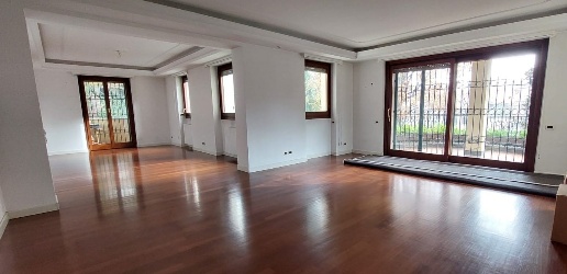 Foto Appartamento in Via Palestrina, Monza Parco di 204 m² con 3 locali