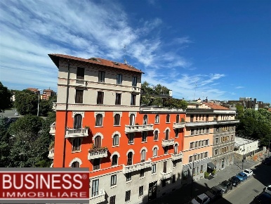 Foto Appartamento in Via Gerolamo Tiraboschi, Milano di 140 m² con 4 locali