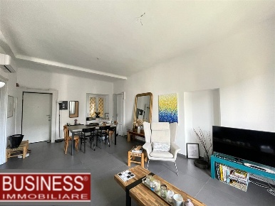 Foto Appartamento in Via Gerolamo Tiraboschi, Milano di 140 m² con 4 locali