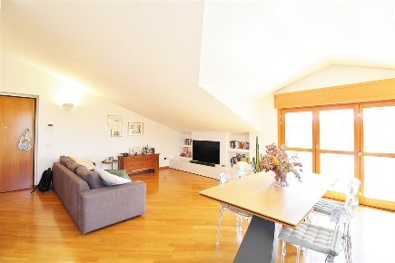 Foto Appartamento in via Madre Teresa di Calcutta, Canegrate di 101 m²