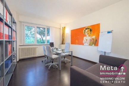 Foto Ufficio in Via Gramsci, San Donato Milanese Centro di 174 m²