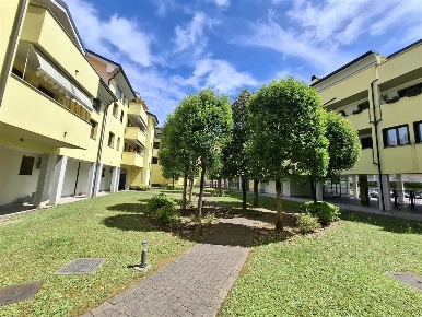 Foto Appartamento in Viale Brianza, Meda di 95 m² con 4 locali in vendita