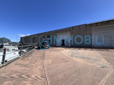 Foto Capannone industriale in via postale vecchia, Olginate di 400 m²