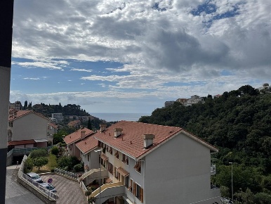 Foto Villa a schiera in Via Loreto Alta, Alassio di 130 m² con 6 locali