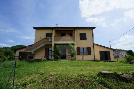 Foto Appartamento in Strada di Vocabolo Cappa, Gubbio di 100 m² in vendita