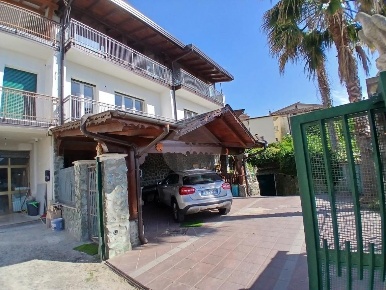 Foto Appartamento in Via Francesco Garro, Zumpano di 180 m² con 4 locali