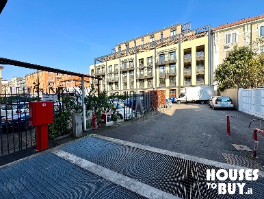 Foto Box in Via Eugenio Villoresi 19/6, Milano Navigli - Darsena in vendita
