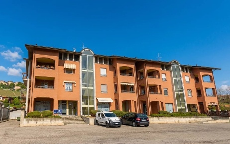 Foto Negozio a Neive con 2 locali in affitto