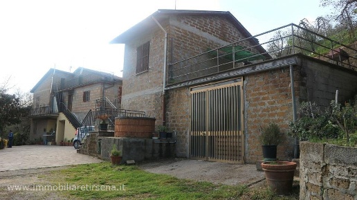 Foto Casale a Orvieto di 244 m² con 14 locali in vendita