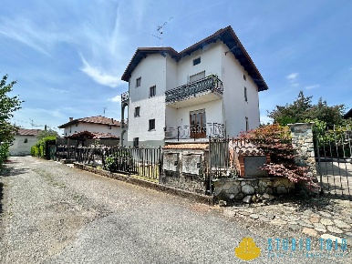 Foto Appartamento a Zubiena Centro di 157 m² con 8 locali in vendita