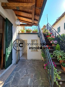 Foto Casa indipendente in via di nebbiaia snc, Prato Tavola di 300 m²
