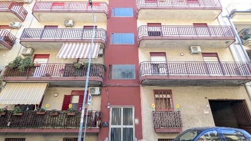 Foto Appartamento in VIA CROCE, Aci Catena Centro di 97 m² con 3 locali