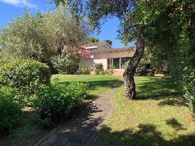 Foto Villa unifamiliare a Castiglione della Pescaia Punta Ala di 108 m²