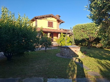 Foto Villa unifamiliare a Camaiore Lido di Camaiore di 230 m² con 5 locali