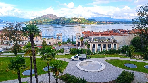 Foto Appartamento a Arona Centro di 160 m² con 5 locali in vendita