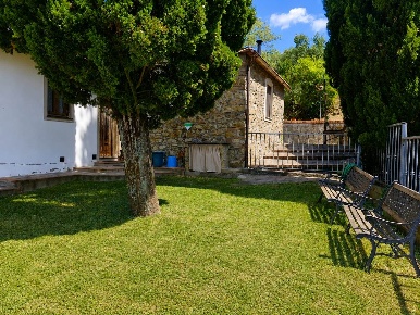 Foto Rustico a Quarrata Forrottoli di 250 m² con 9 locali in vendita