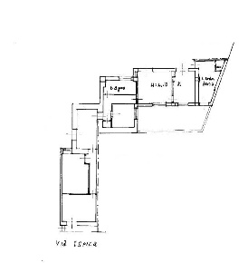 Foto Negozio in Via Ispica 21, Acireale di 100 m² con 4 locali in vendita