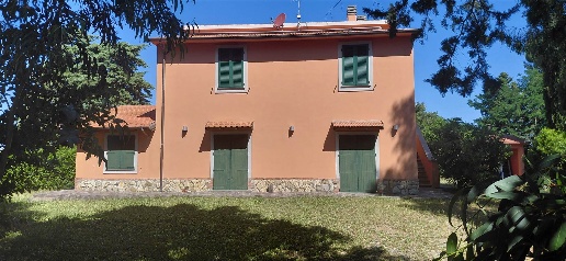 Foto Rustico a Scansano di 239 m² con 10 locali in vendita