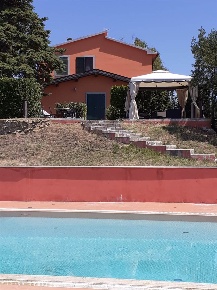 Foto Rustico a Scansano di 239 m² con 10 locali in vendita