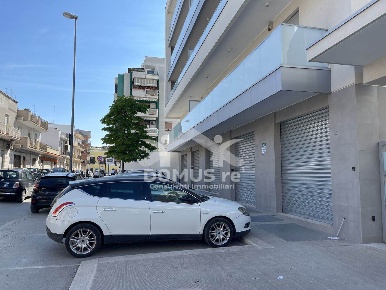 Foto Locale commerciale in Via Pietro I Normanno 42, Andria di 70 m²