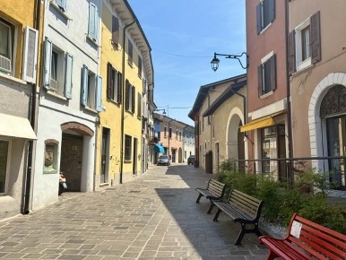 Foto Villa unifamiliare a Desenzano del Garda Rivoltella di 100 m²
