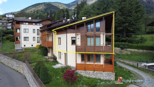 Foto Appartamento in Via Milano, Borno Centro di 170 m² con 5 locali