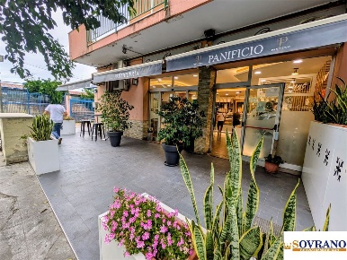 Foto Locale commerciale a Palermo Belmonte Chiavelli di 215 m² con 2 locali