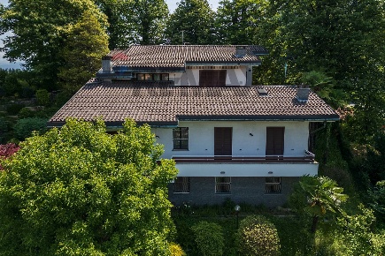 Foto Villa unifamiliare in VIA S. PIETRO 21, Marchirolo di 340 m²