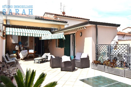 Foto Casa indipendente in Via San Martino 200, Viareggio Centro di 180 m²