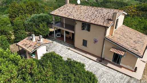 Foto Rustico in C.da Forola 31, Acquaviva Picena di 307 m² con 5 locali