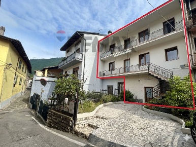 Foto Casa indipendente in via Partigiani 1, Endine Gaiano Endine di 221 m²