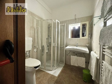Foto Villa unifamiliare in Via Tesino 243/B, Offida di 240 m² con 15 locali