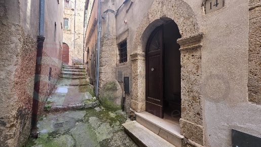 Foto Rustico in Via Lucio Fadio, Arpino Centro di 120 m² con 8 locali