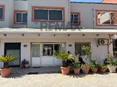 Foto Magazzino in traversa sesta Via Giorgio de Chirico 11, Rende Centro
