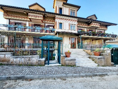 Foto Appartamento in Contrada Sant' Eustachio, Avellino di 125 m²