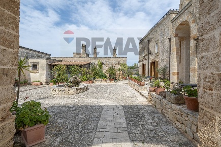 Foto Rustico in Contrada Bosco snc, Avetrana di 9000 m² con 20 locali