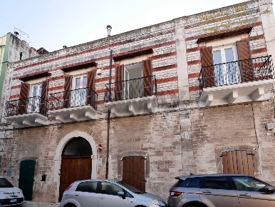 Foto Casa indipendente in Via Ugo Foscolo 28/30/32, Terlizzi di 300 m²