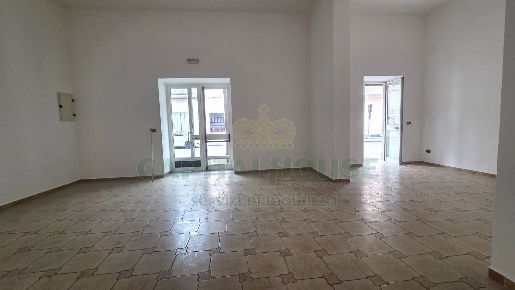 Foto Attività commerciale in Via Marconi, Camposano Centro di 80 m²