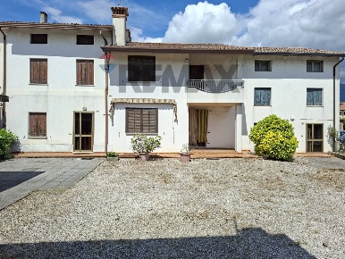 Foto Case semi ndipendenti in Via Presti 41 43 45 39 A, Mosnigo di 572 m²