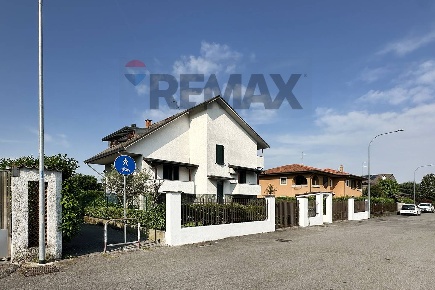 Foto Villa unifamiliare in VIA MANZONI 3, Inzago Centro di 202 m²