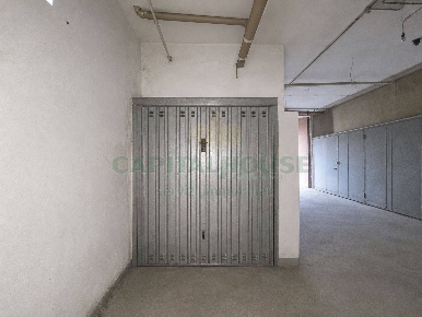 Foto Posti auto in via san maurizio pomigliano d'arco, Pomigliano d'Arco