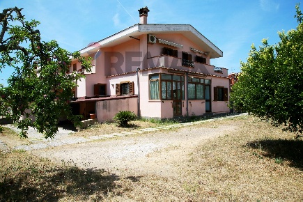 Foto Villa unifamiliare in Via Dei Salici 10, Anzio Villa Claudia di 120 m²