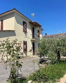 Foto Casa indipendente in Via Vetiche 135, Frosinone Le Rase, Vetiche
