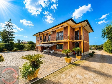Foto Villa unifamiliare in Via Pontina Km 80, Latina Borgo Grappa di 300 m²