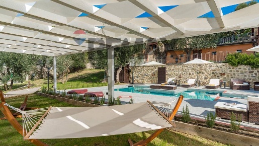 Foto Rustico in Montegiovi, Castel del Piano di 205 m² con 7 locali